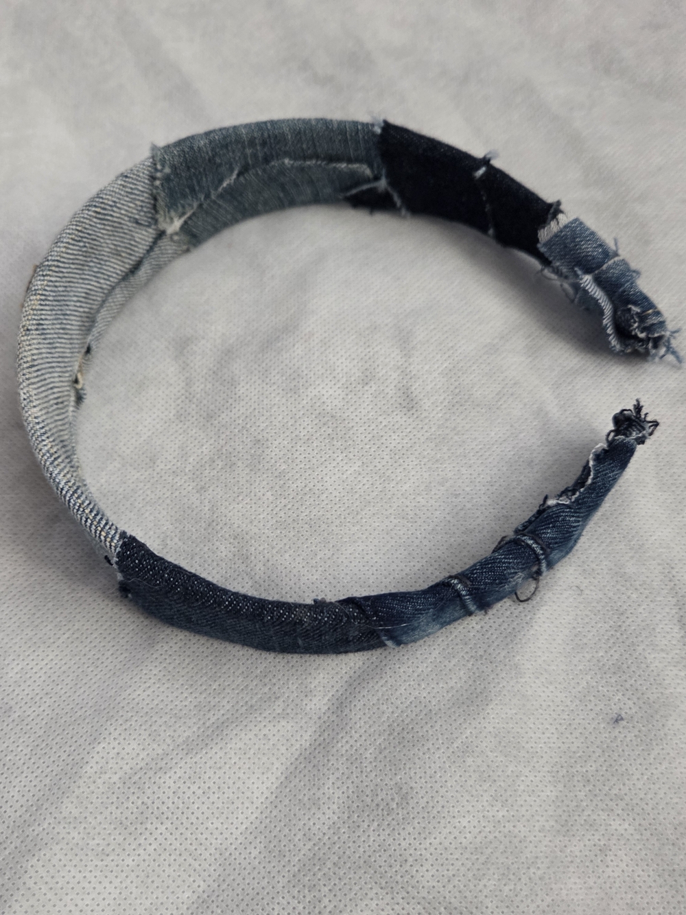 Levi's Two-Tone Denim Patch Headband with Leather Label - Picture 2 of 3